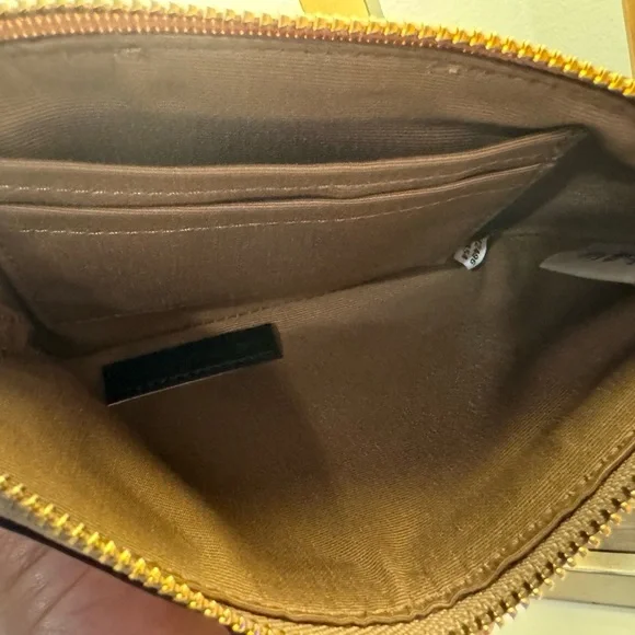 Coach - NWT - Beige and Cream Wristlet - Picture 4 of 4
